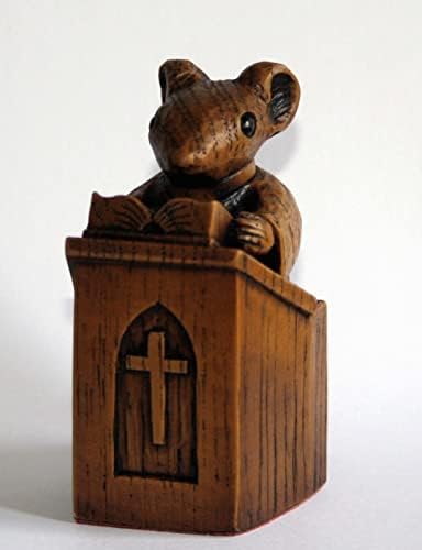 עכבר הכנסייה-הכומר בדוכן