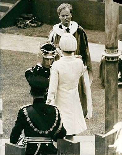 תצלום וינטג 'של צ'ארלס, נסיך ויילס עם כתר.