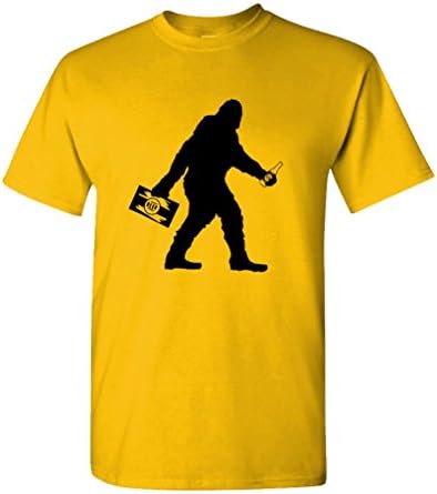 Sasquatch Bigfoot עם מסיבה מצחיקה של בירה - חולצת טריקו כותנה לגברים