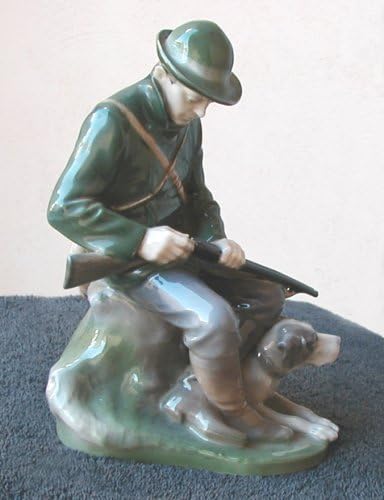 פסלון רויאל קופנהגן - צייד עם כלב
